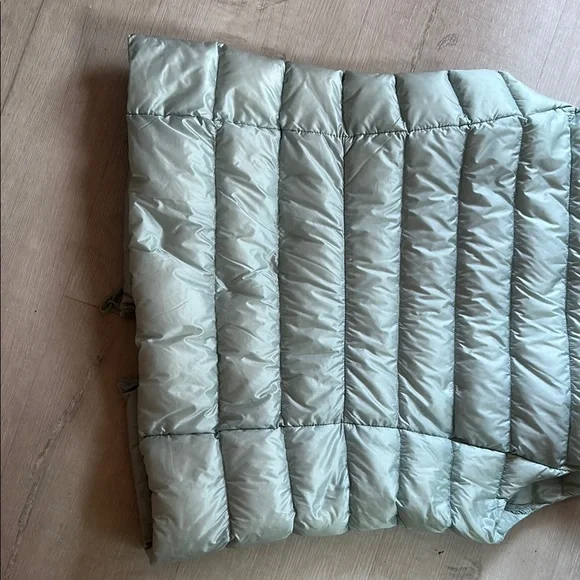 UNIQLO Ultra Light Blue Vest - Picture 8 of 9